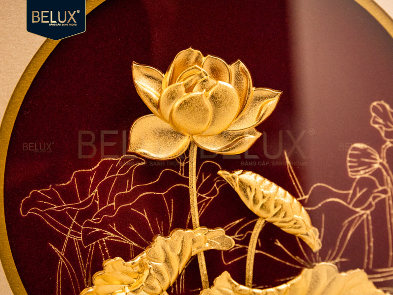 Tranh Sen Việt Nam nền đỏ dát vàng 24k 20x20cm